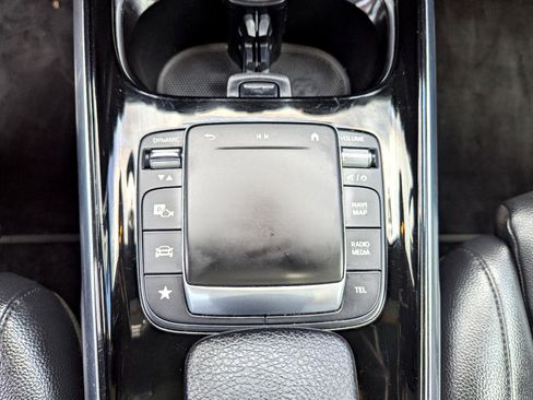 Used 2021 Mercedes-Benz GLB 250 4MATIC w/ Premium Package image 24