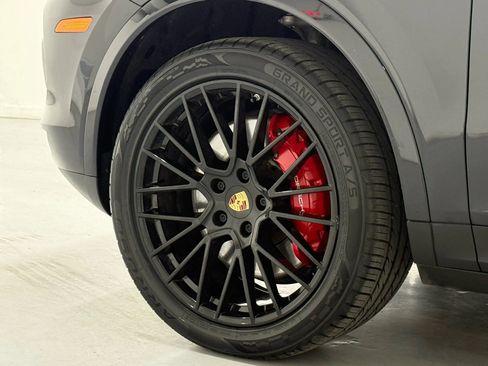 Used 2022 Porsche Cayenne Platinum Edition image 49