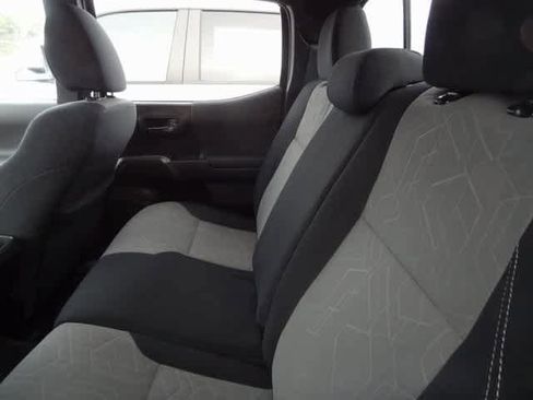 Used 2023 Toyota Tacoma TRD Off-Road image 9