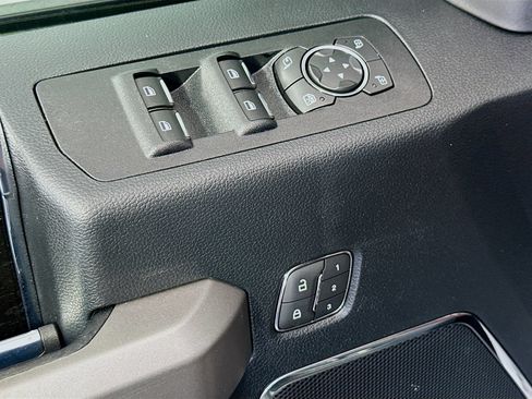 Used 2019 Ford F150 Platinum w/ Equipment Group 701A Luxury AWD/4WD image 18