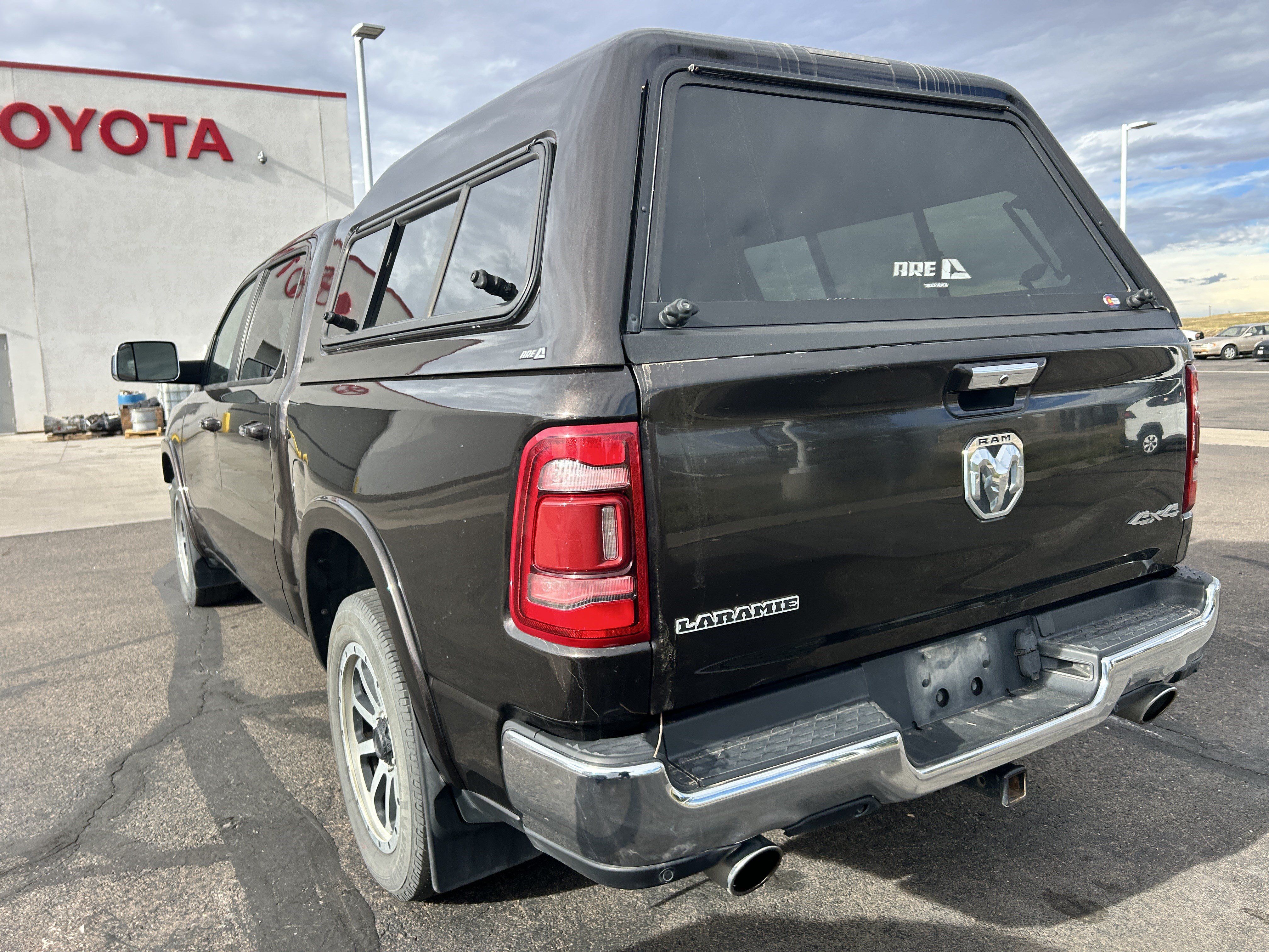 Used 2019 RAM 1500 Laramie AWD/4WD image 3