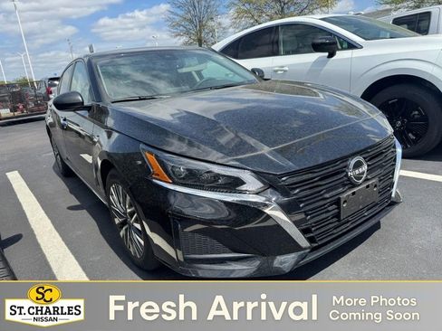 Used 2024 Nissan Altima 2.5 SV image 1