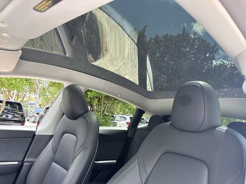 Used 2025 Tesla Model Y Long Range RWD image 22