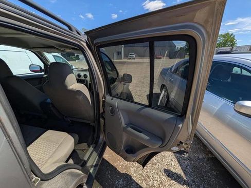 Used 2007 Jeep Liberty Sport AWD/4WD image 28