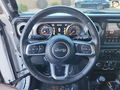 Used 2020 Jeep Wrangler Unlimited Sahara image 10