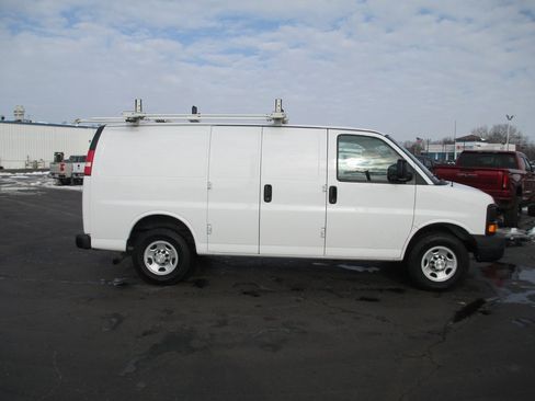 Used 2016 Chevrolet Express 2500 Work Van image 3