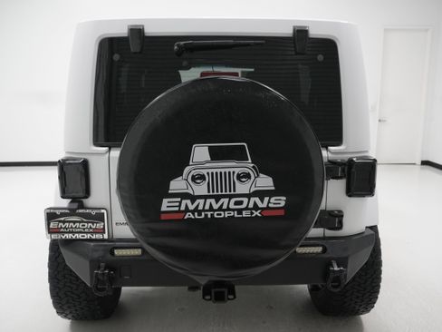 Used 2014 Jeep Wrangler Unlimited Sahara w/ Max Tow Package image 5