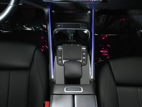 Used 2022 Mercedes-Benz GLB 250 4MATIC image 25