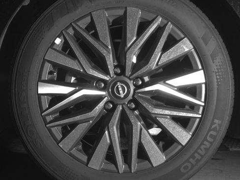Used 2025 Nissan Altima 2.5 SV FWD image 12