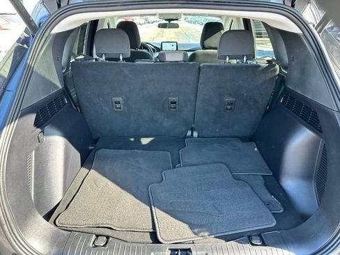 Used 2022 Ford Escape SE w/ SE Sport Appearance Package image 7