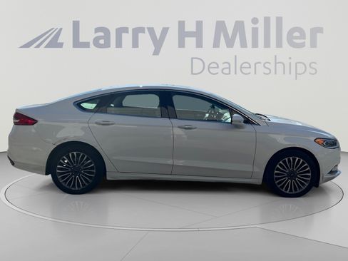 Used 2017 Ford Fusion SE AWD/4WD image 6