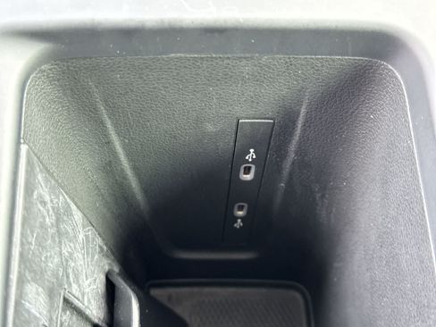 Used 2025 Volkswagen Tiguan SE FWD image 38