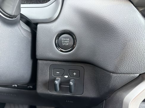 Used 2025 Toyota Tundra Limited AWD/4WD image 19