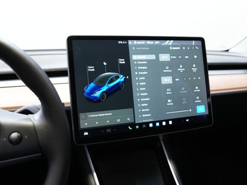 Used 2021 Tesla Model Y Long Range image 44