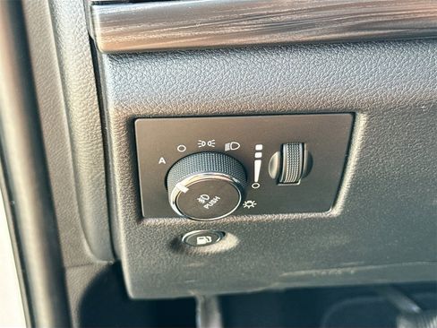 Used 2021 Jeep Grand Cherokee Laredo X image 10