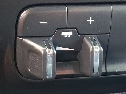 Used 2018 RAM 2500 Tradesman w/ Chrome Appearance Group image 25