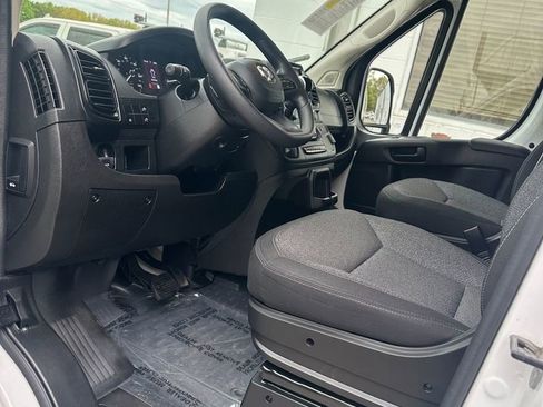 Used 2025 RAM ProMaster 2500 w/ Convenience Group FWD image 9