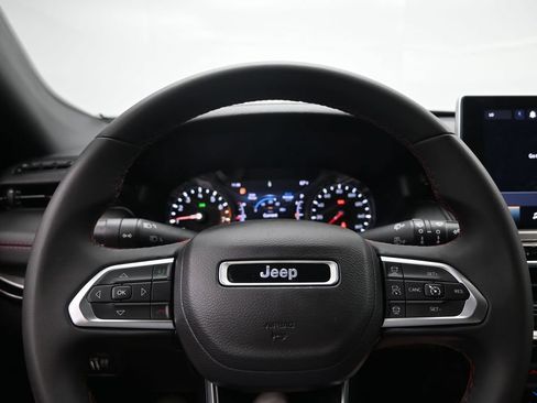 Used 2025 Jeep Compass Trailhawk AWD/4WD image 12