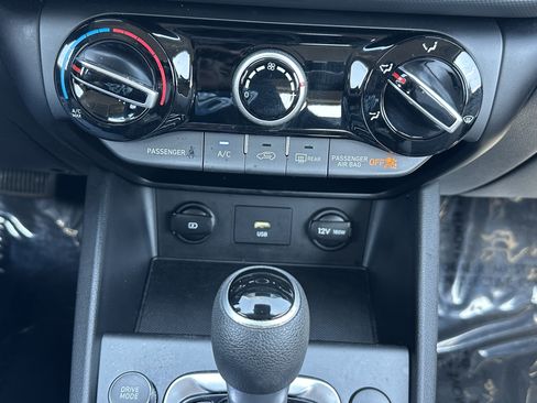 Used 2022 Hyundai Kona SE w/ Cargo Package FWD image 27
