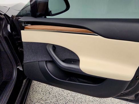 Used 2021 Tesla Model S Plaid image 32