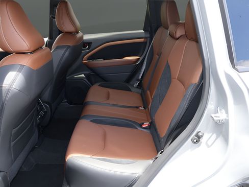 Certified 2025 Subaru Forester Touring AWD/4WD image 14