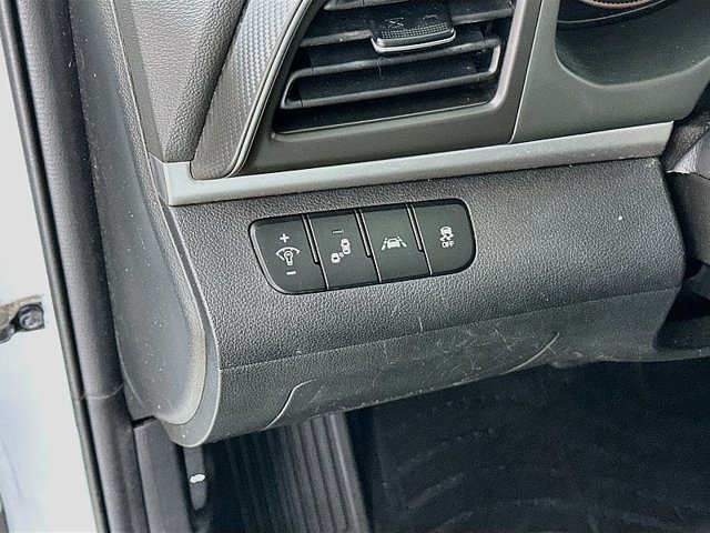 Used 2019 Hyundai Elantra Value Edition w/ Winter Weather Package FWD image 10