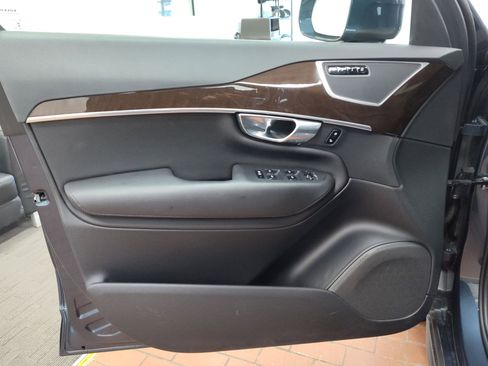 Used 2019 Volvo XC90 T6 Momentum w/ Protection Package Premier image 17
