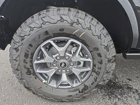 New 2025 Ford Bronco Badlands image 11