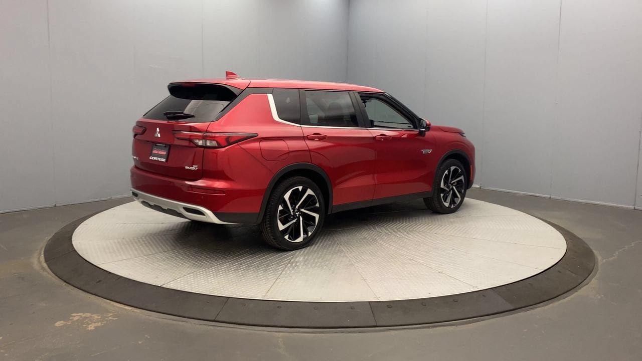 Used 2023 Mitsubishi Outlander SE AWD/4WD image 5
