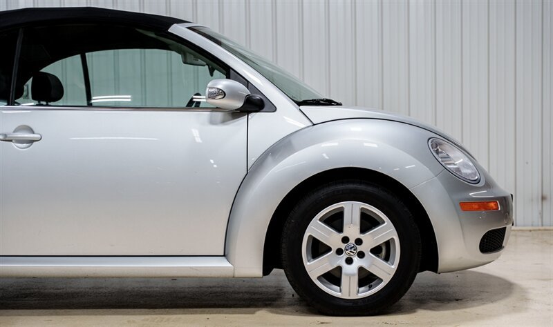 Used 2007 Volkswagen Beetle Convertible FWD image 21