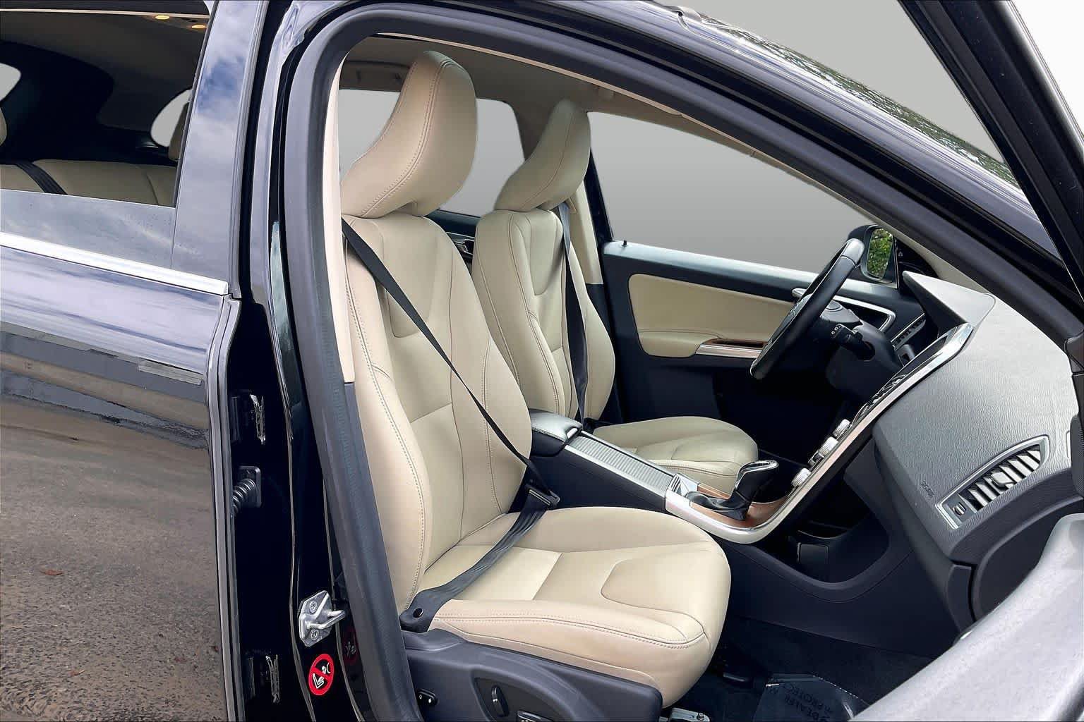 Used 2017 Volvo XC60 T6 Inscription w/ Preferred Option Package AWD/4WD image 8