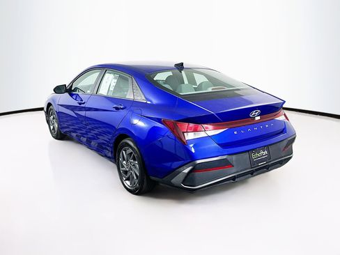 Used 2024 Hyundai Elantra SEL image 5