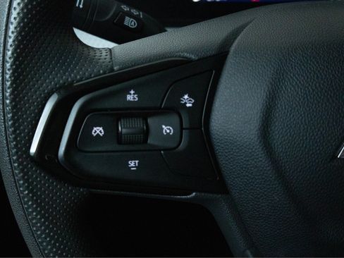 Used 2024 Chevrolet Trax LT FWD image 19