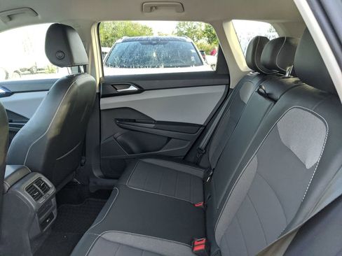 Certified 2023 Volkswagen Taos SE w/ Black Wheel Package image 7