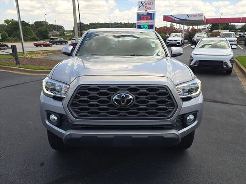 Used 2021 Toyota Tacoma TRD Off-Road AWD/4WD image 8
