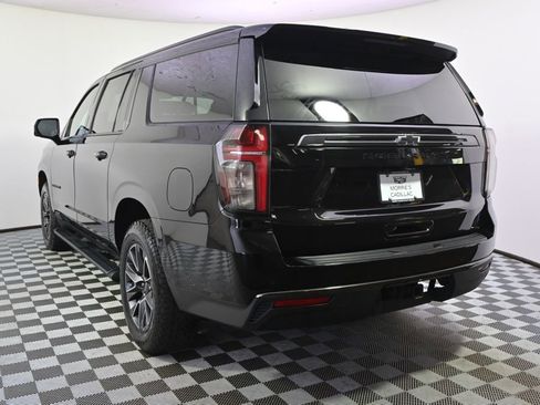 Used 2021 Chevrolet Suburban Z71 w/ Luxury Package AWD/4WD image 4