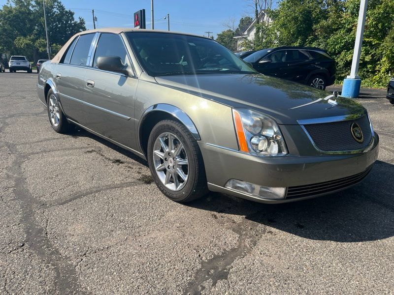 Used 2011 Cadillac DTS FWD image 3