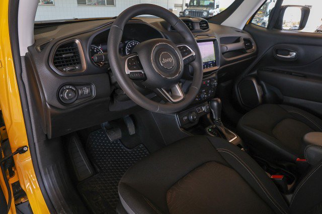 Used 2023 Jeep Renegade Latitude AWD/4WD image 11