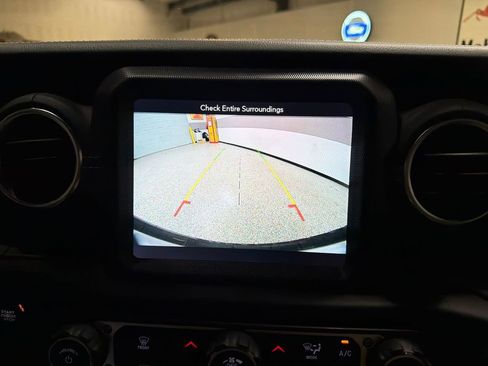 Used 2019 Jeep Wrangler Unlimited Sahara AWD/4WD image 20