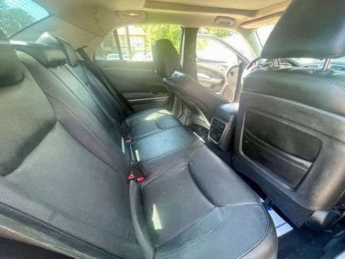 Used 2019 Chrysler 300 Limited AWD/4WD image 8