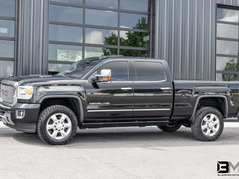 Used 2015 GMC Sierra 2500 Denali w/ Duramax Plus Package AWD/4WD image 3
