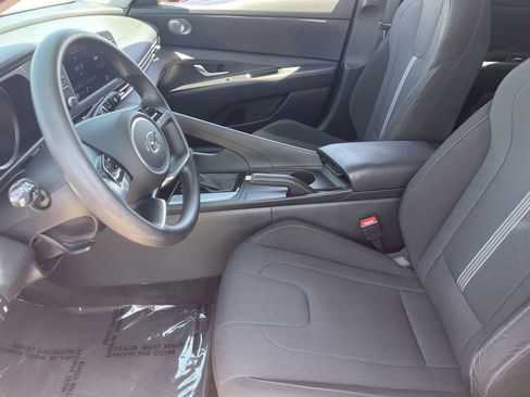 Used 2023 Hyundai Elantra SE FWD image 18