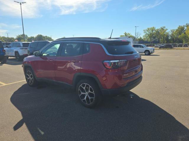 Used 2024 Jeep Compass Limited AWD/4WD image 4