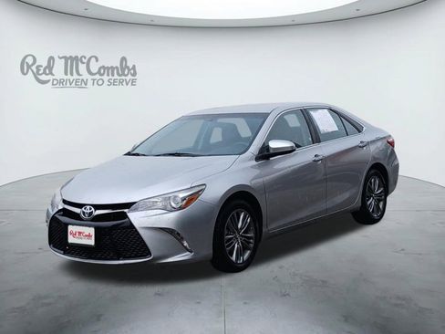 Used 2017 Toyota Camry SE image 1