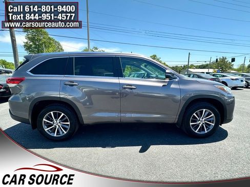 Used 2017 Toyota Highlander XLE AWD/4WD image 4