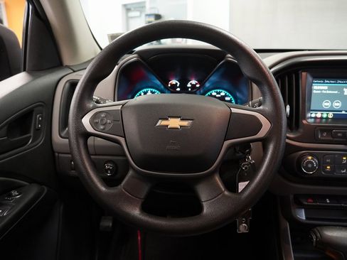 Used 2019 Chevrolet Colorado W/T w/ Custom Special Edition image 17