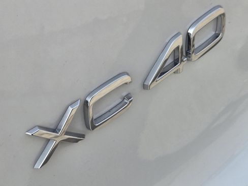 Used 2025 Volvo XC40 B5 Plus w/ Protection Package Premier image 34