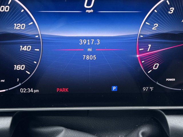 Used 2025 Mercedes-Benz GLC 300 4MATIC image 27