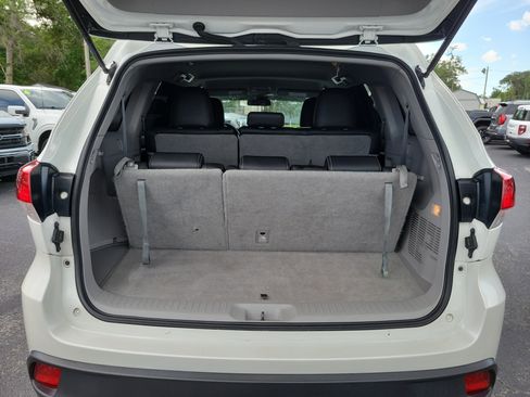 Used 2018 Toyota Highlander LE FWD image 25