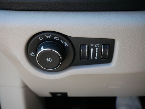 Used 2022 Chrysler Pacifica Touring-L FWD image 26